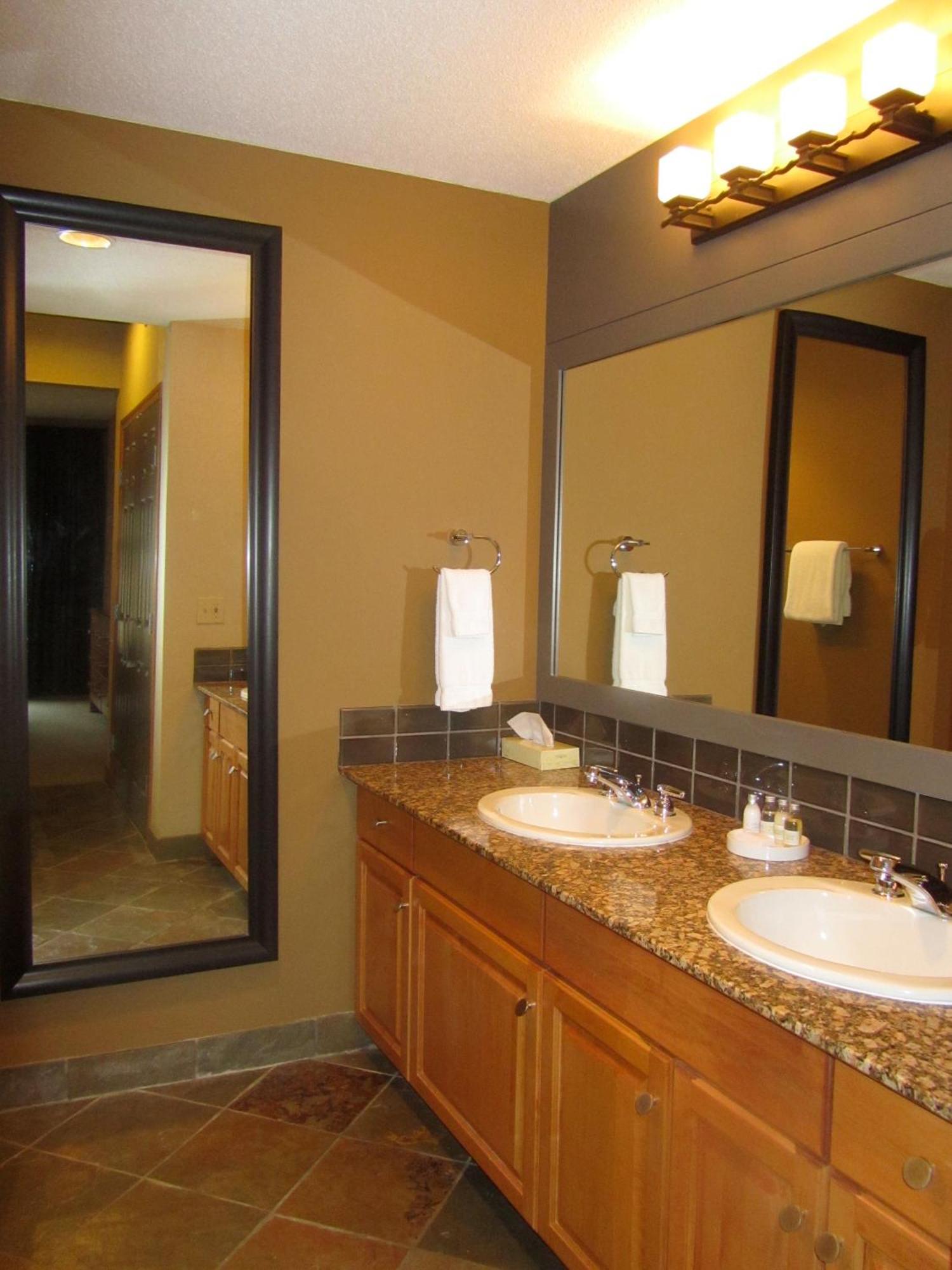Platinum Suites Resort - Vacation Rentals Canmore Eksteriør bilde