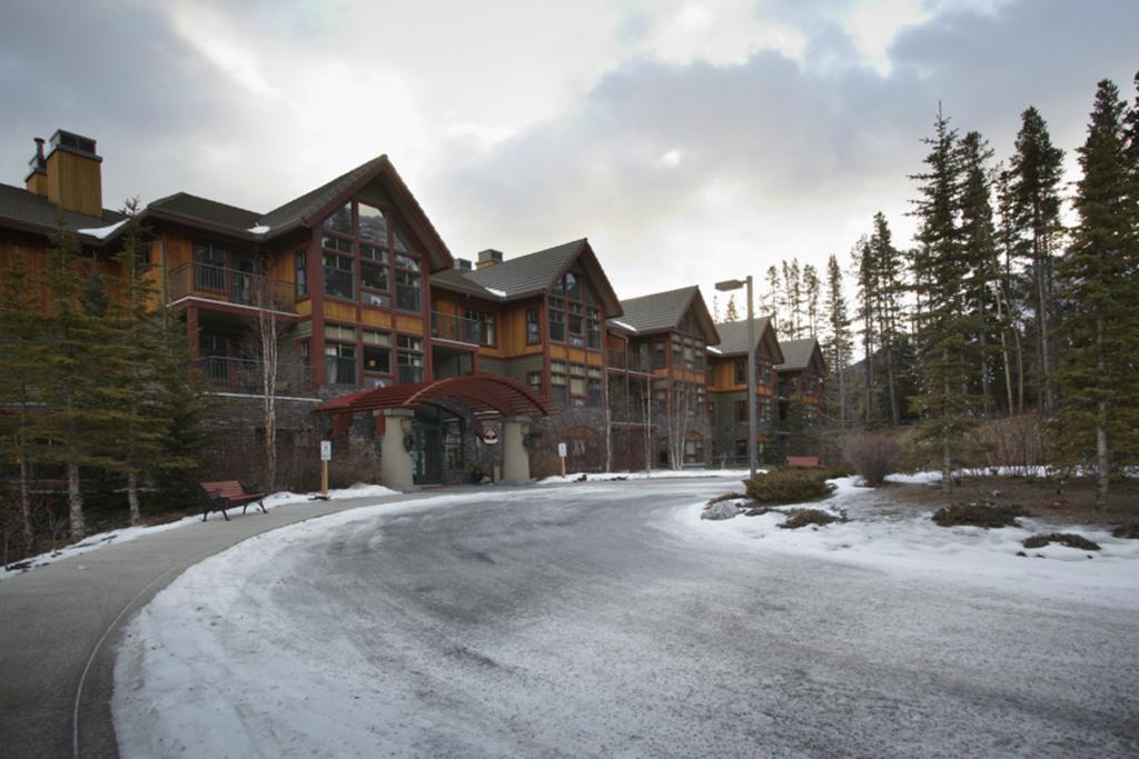 Platinum Suites Resort - Vacation Rentals Canmore Eksteriør bilde